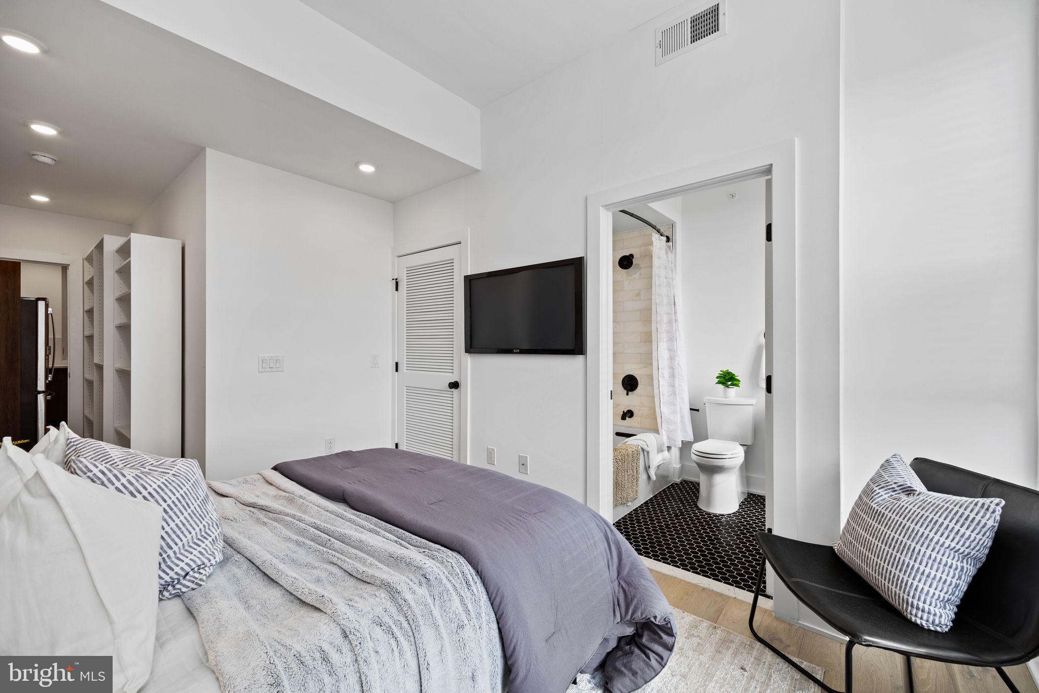 GRADUATE HOSPITAL - Residential