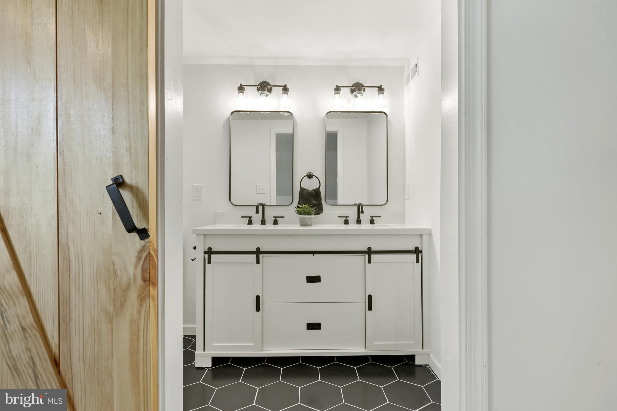 CHRISTOPHER - Residential