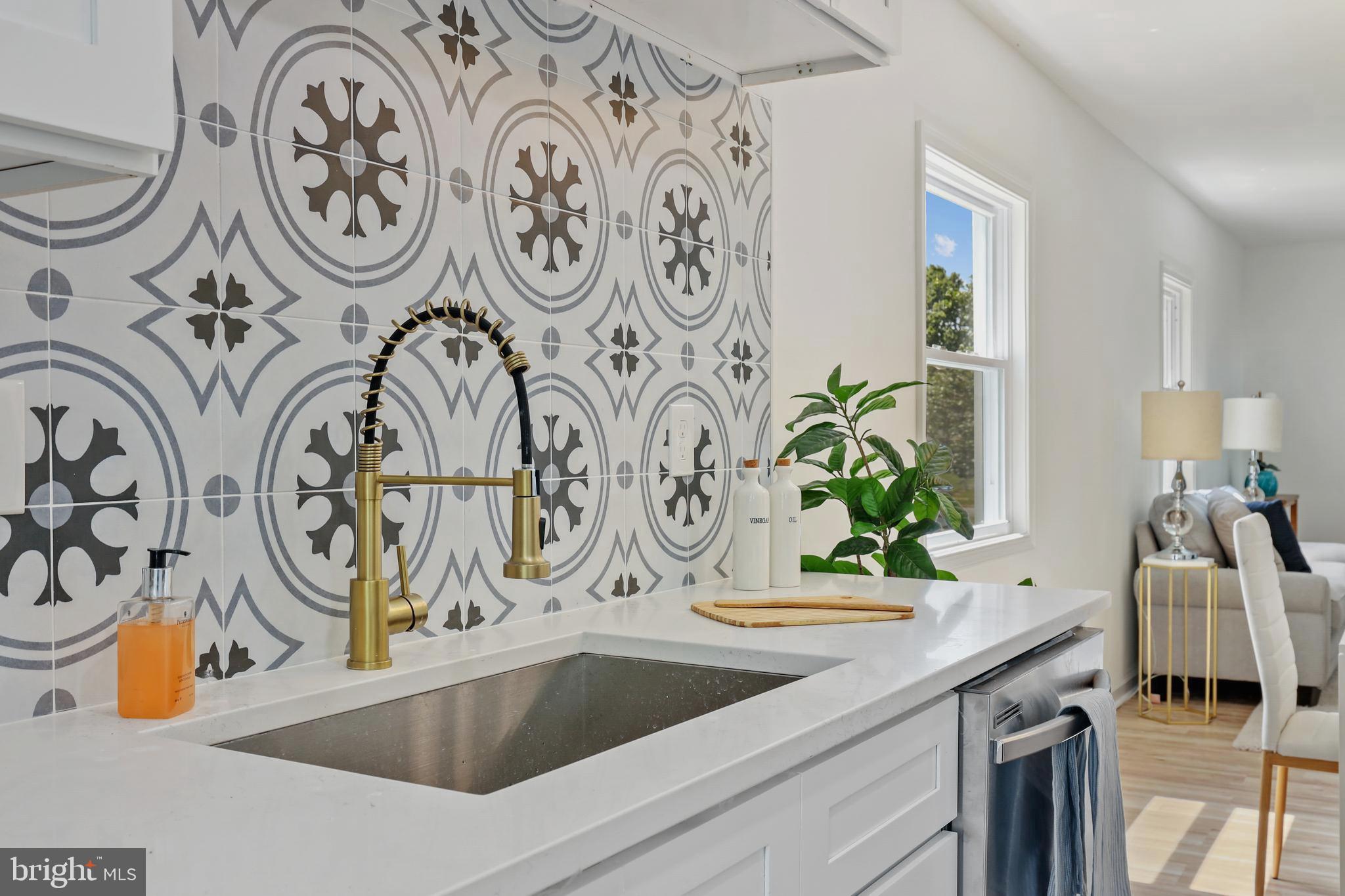 CHRISTOPHER - Residential