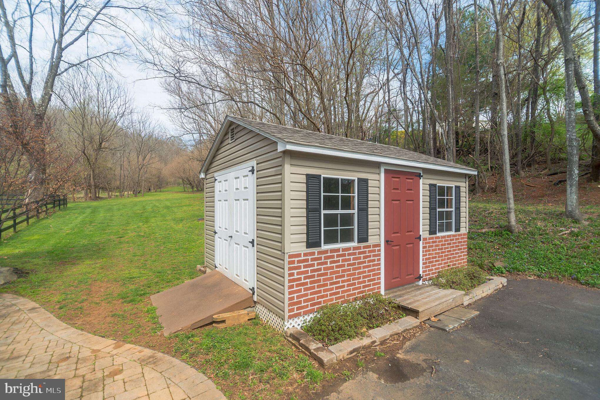 HUNTSMANS RIDGE - Residential