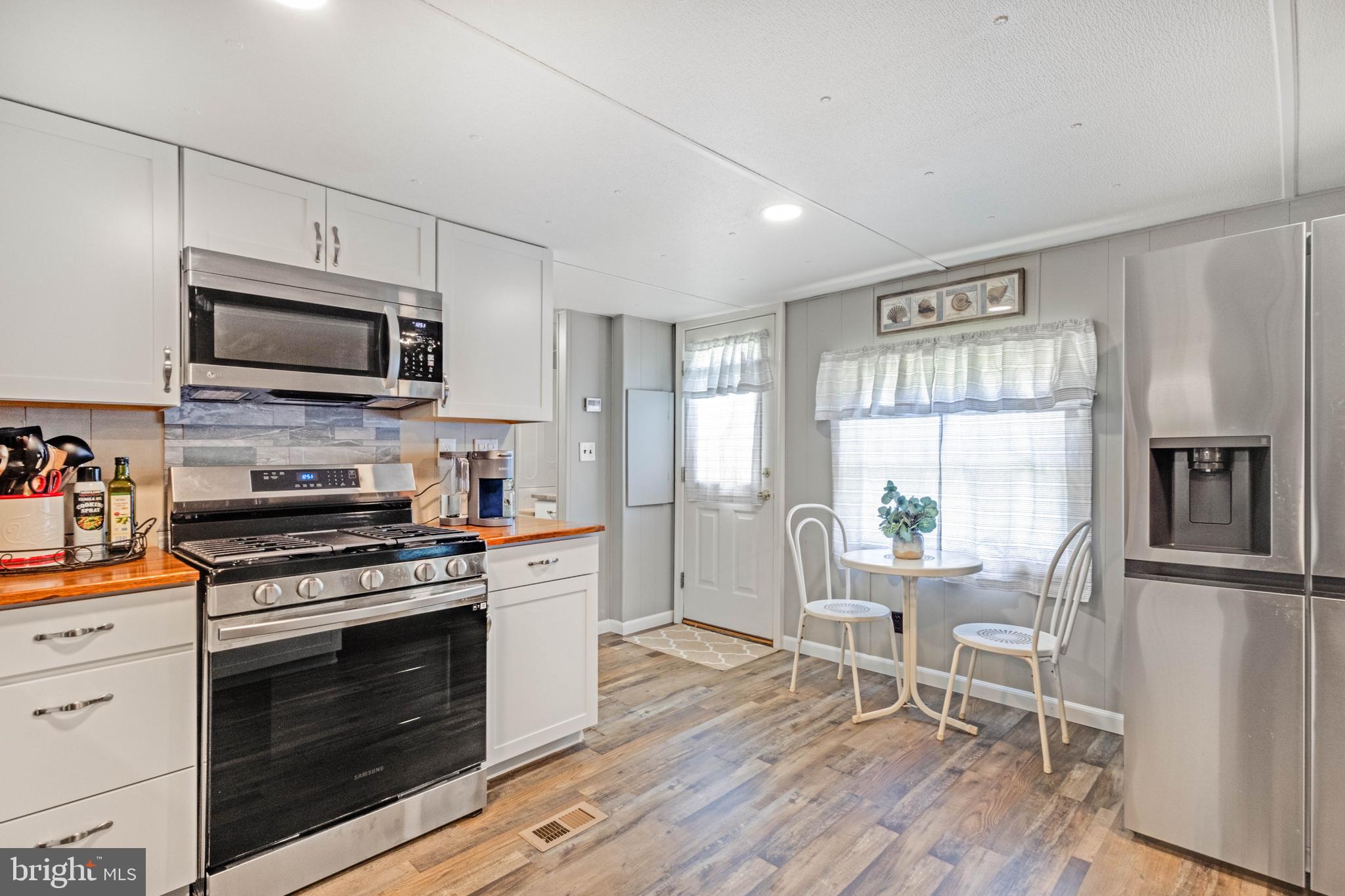 12 CARRIAGE LANE 17706