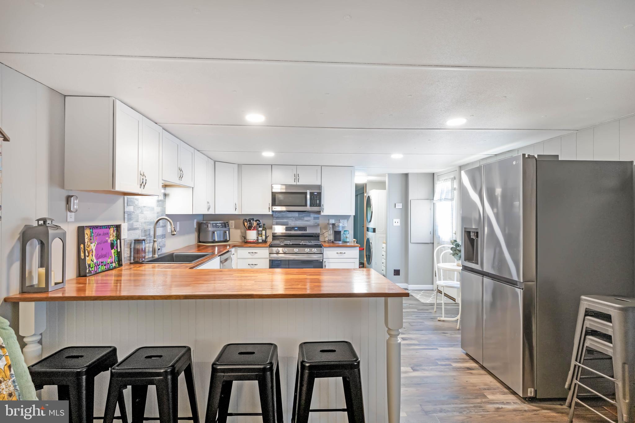 12 CARRIAGE LANE 17706