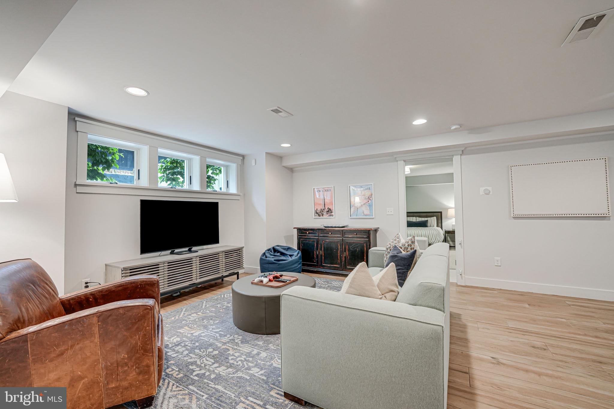 ROSEMONT PARK - Residential