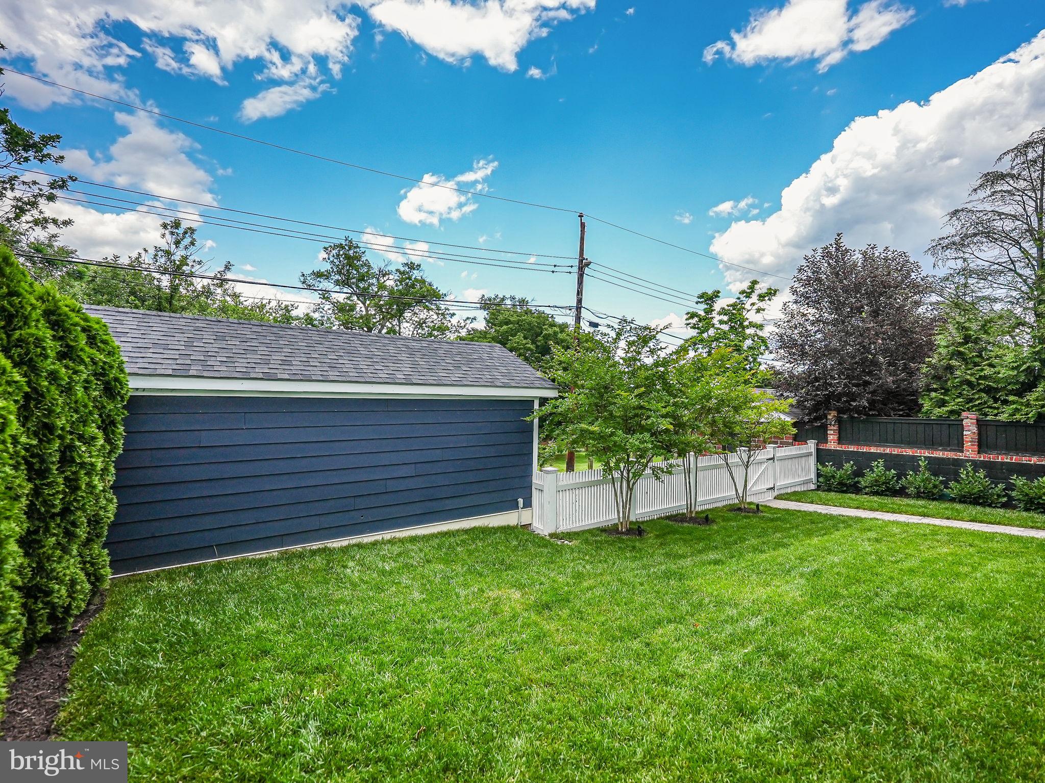 ROSEMONT PARK - Residential