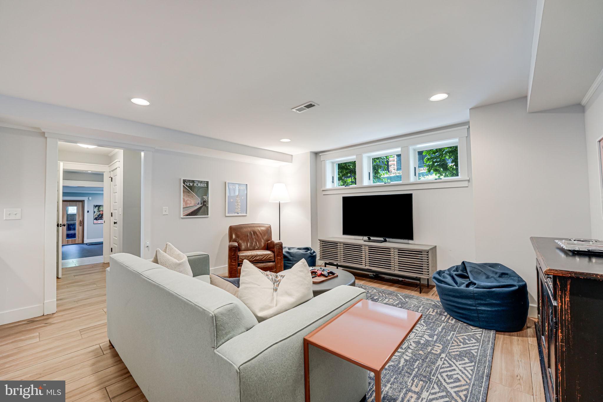 ROSEMONT PARK - Residential