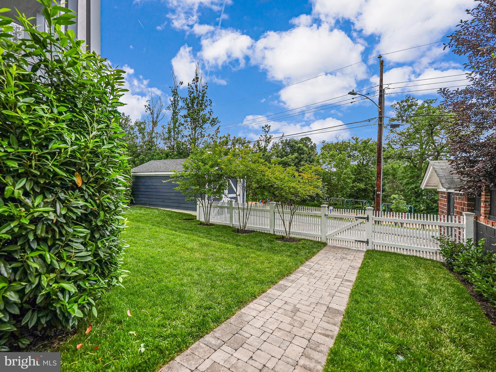 ROSEMONT PARK - Residential