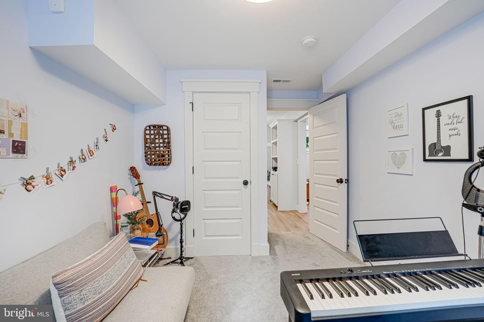 ROSEMONT PARK - Residential