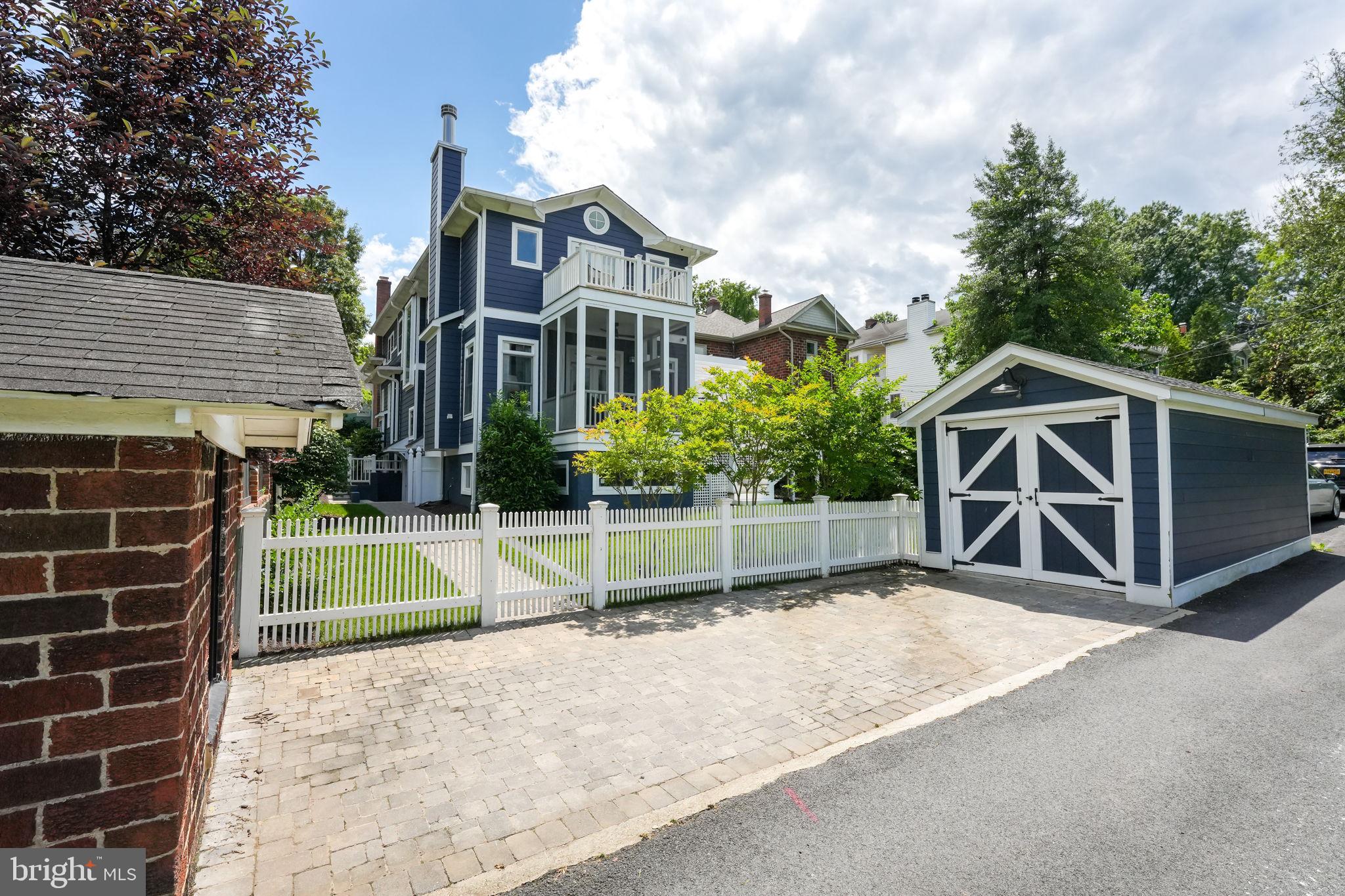 ROSEMONT PARK - Residential