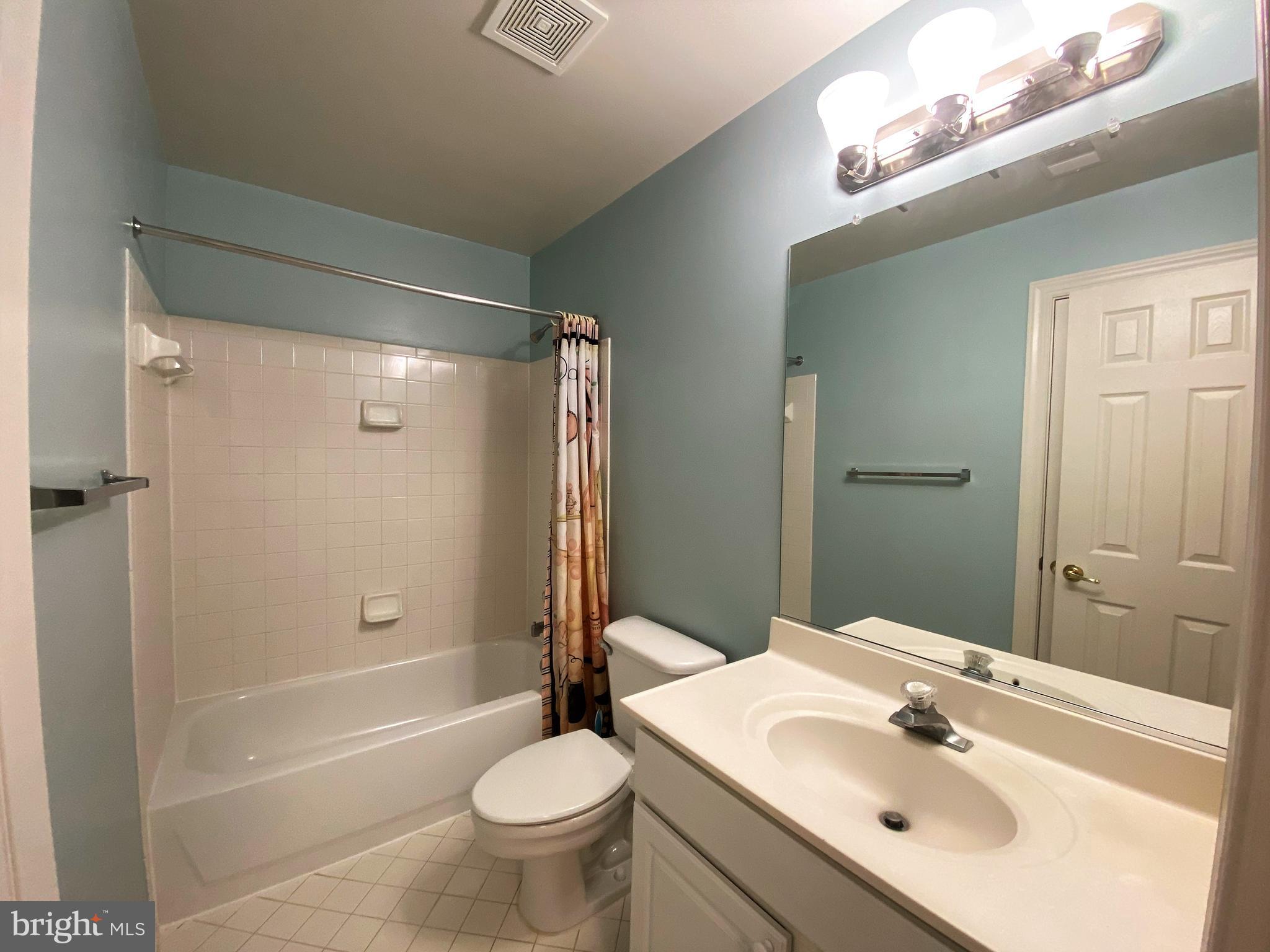 WILLOWS OF POTOMAC - Residential Lease