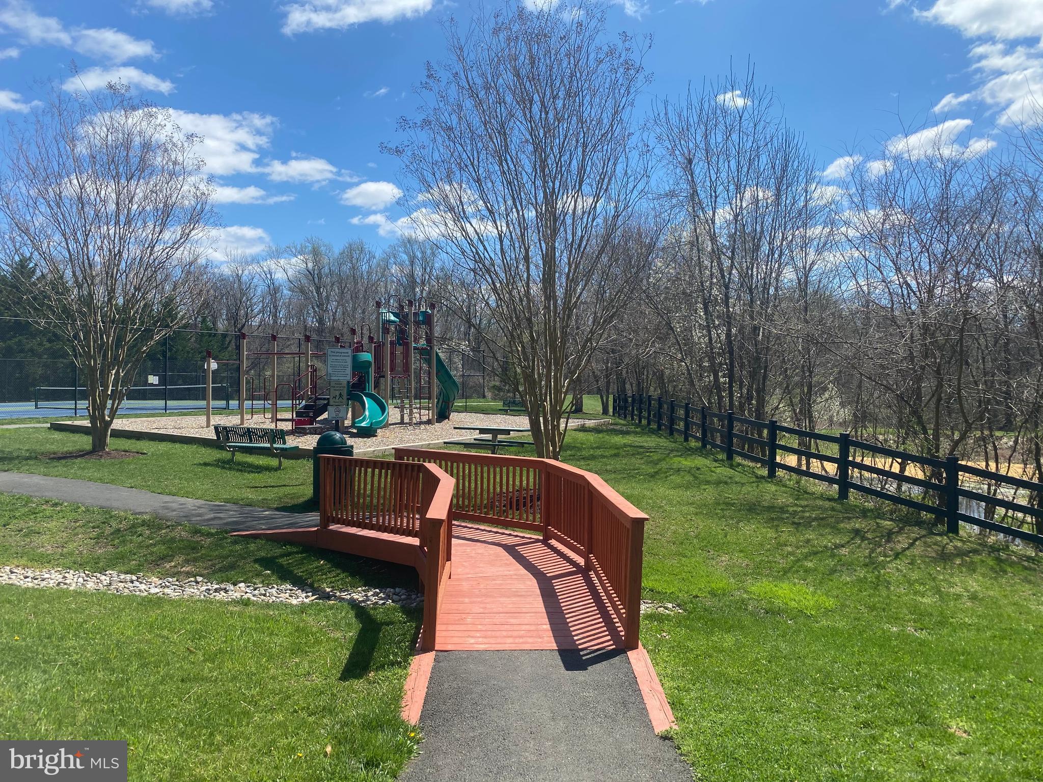 WILLOWS OF POTOMAC - Residential Lease