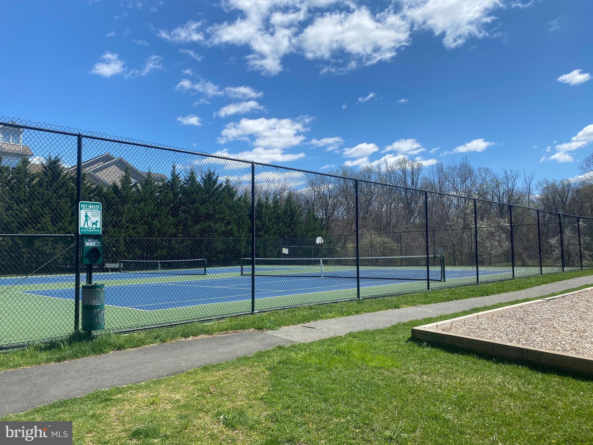 WILLOWS OF POTOMAC - Residential Lease