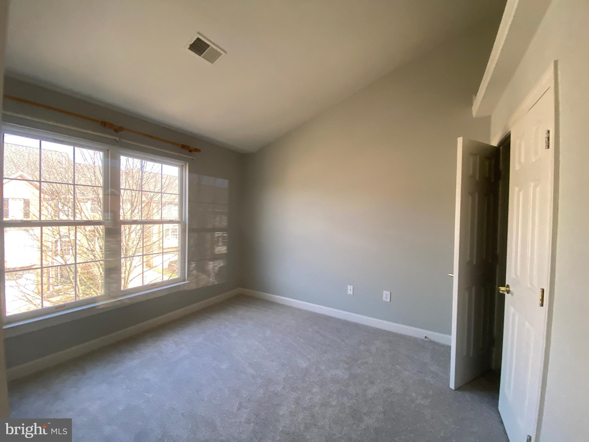 WILLOWS OF POTOMAC - Residential Lease