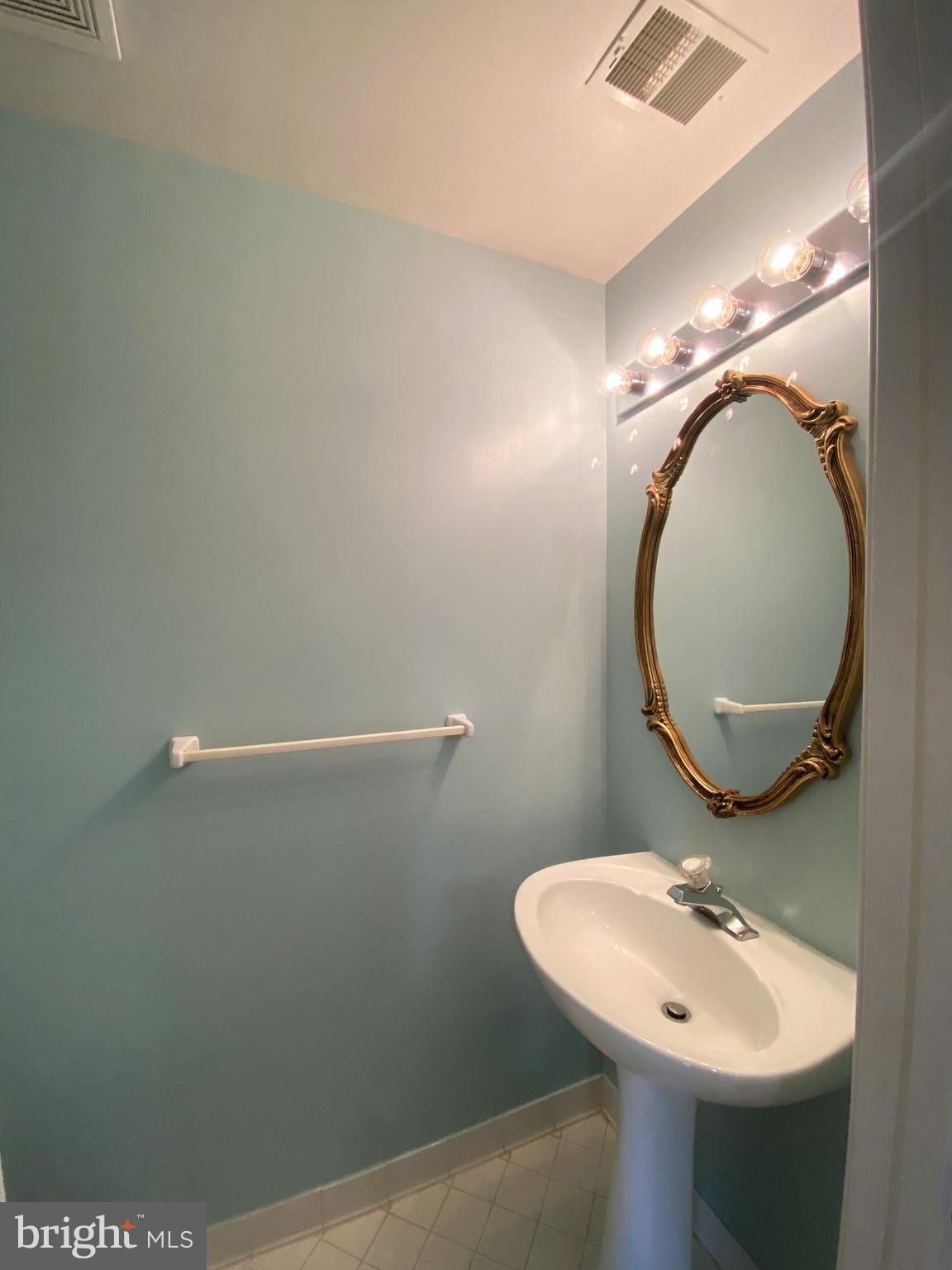 WILLOWS OF POTOMAC - Residential Lease