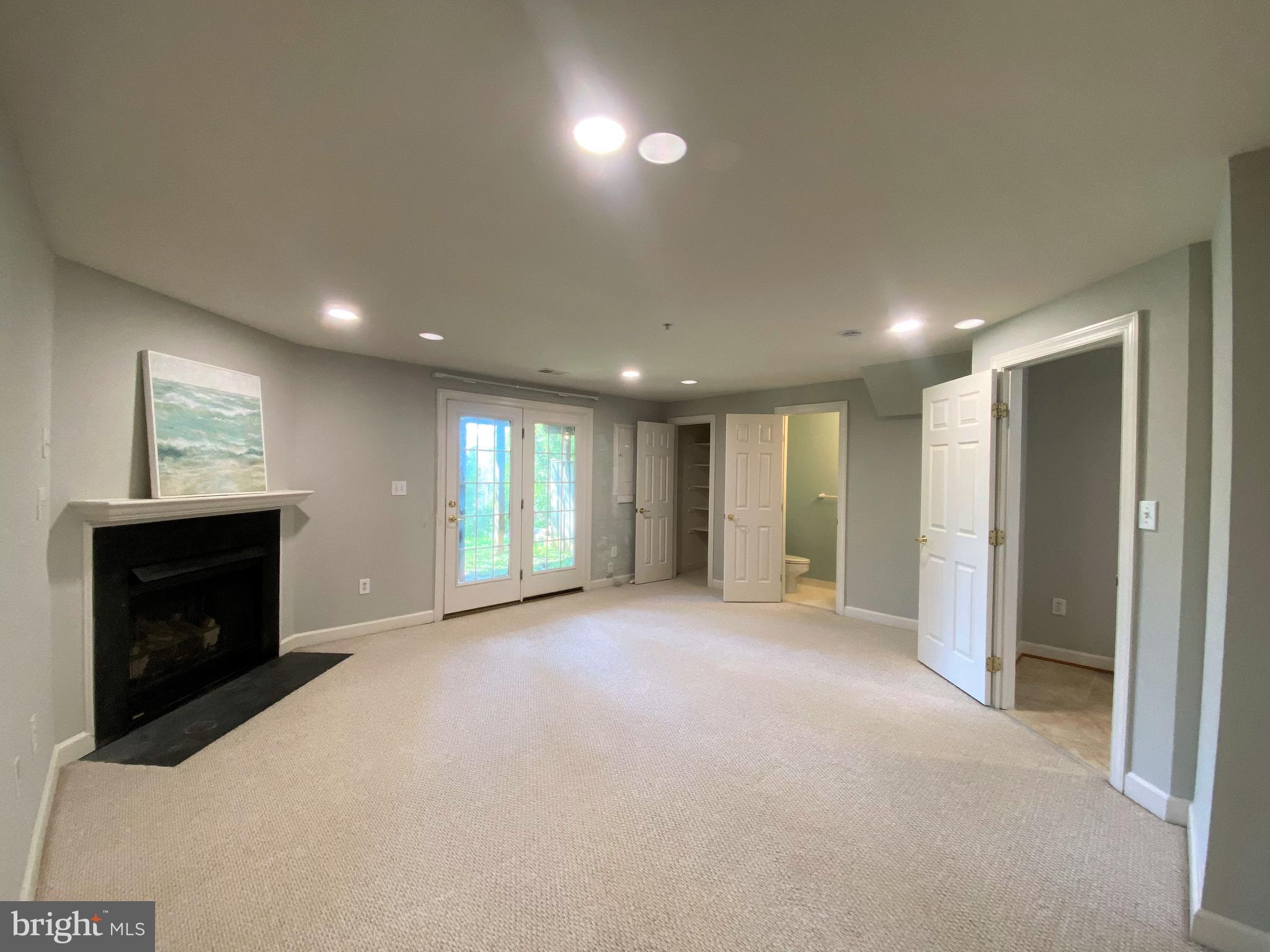 WILLOWS OF POTOMAC - Residential Lease