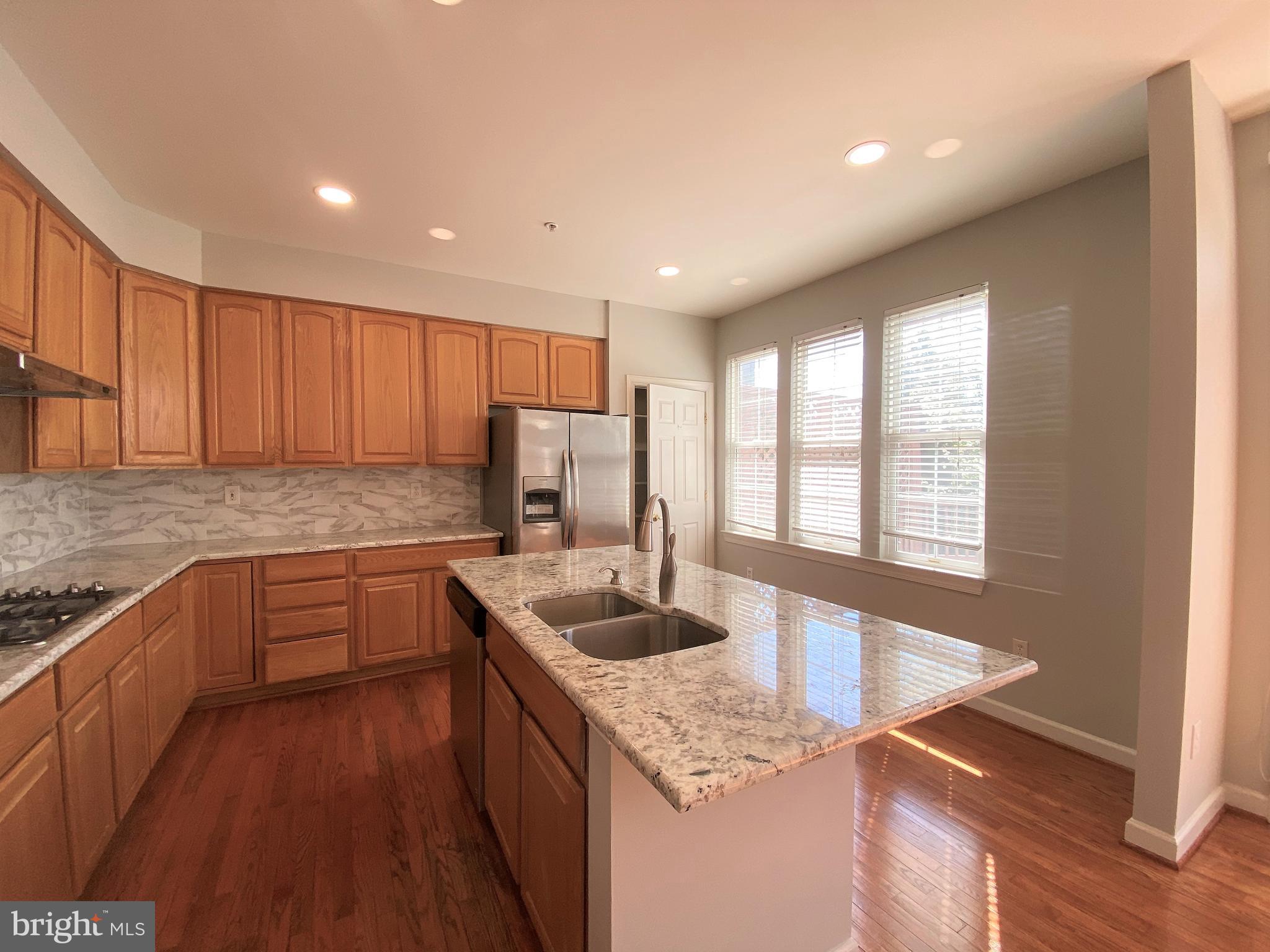 WILLOWS OF POTOMAC - Residential Lease