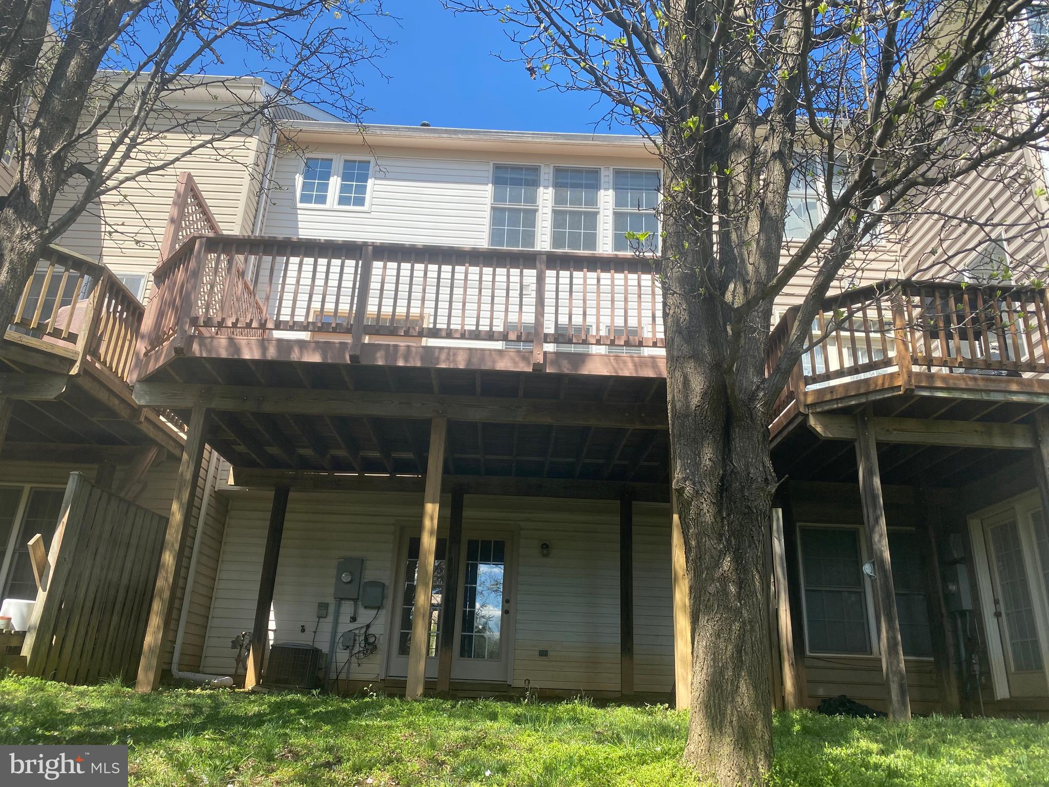 WILLOWS OF POTOMAC - Residential Lease