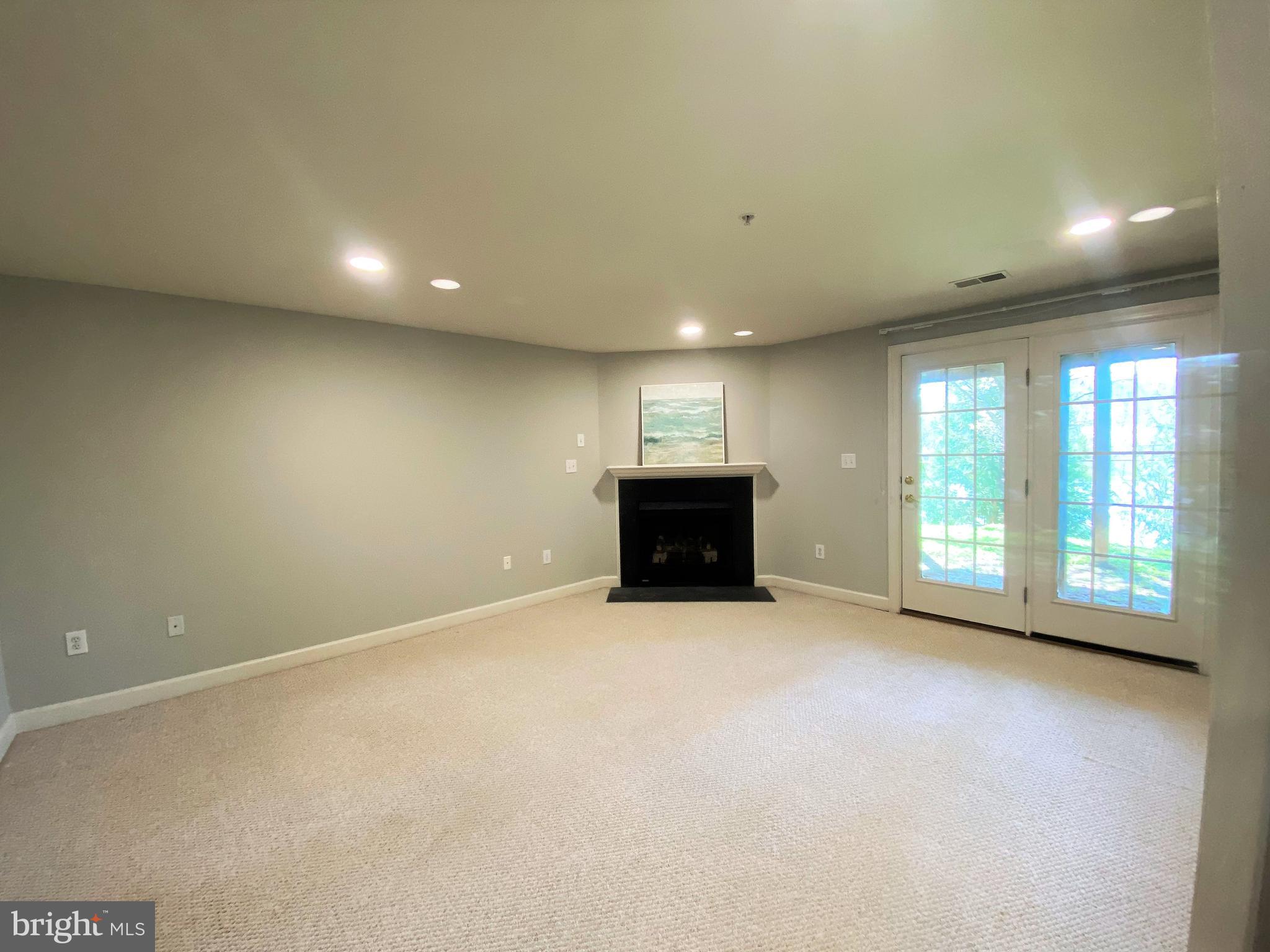 WILLOWS OF POTOMAC - Residential Lease