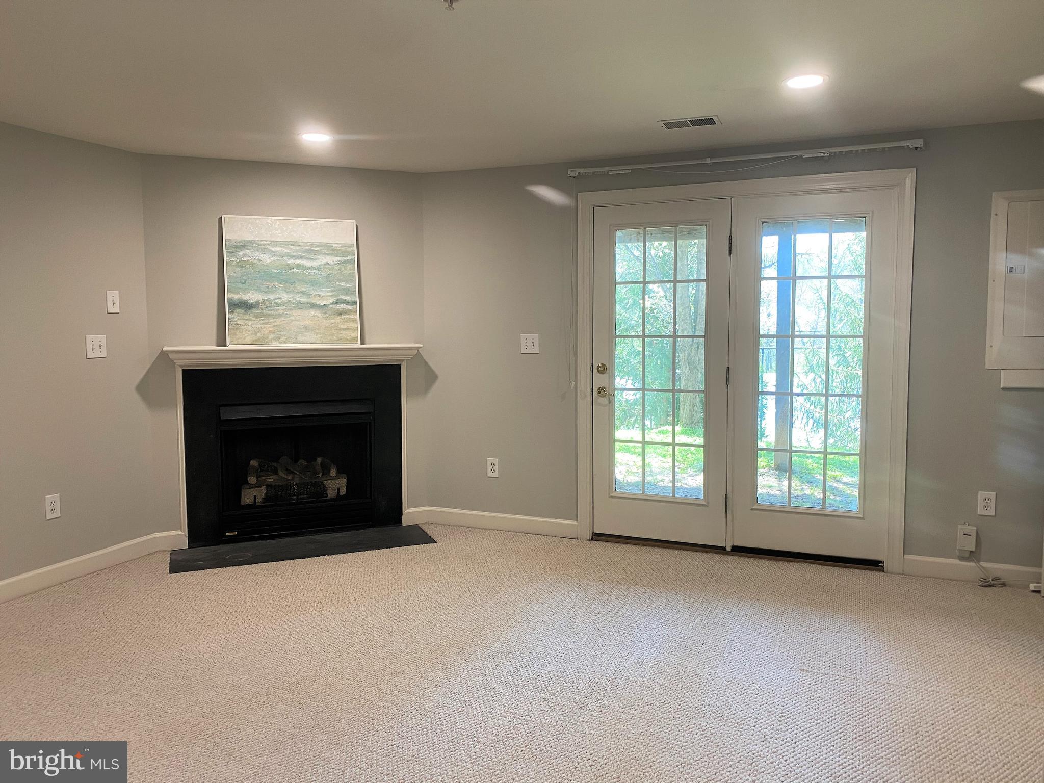 WILLOWS OF POTOMAC - Residential Lease