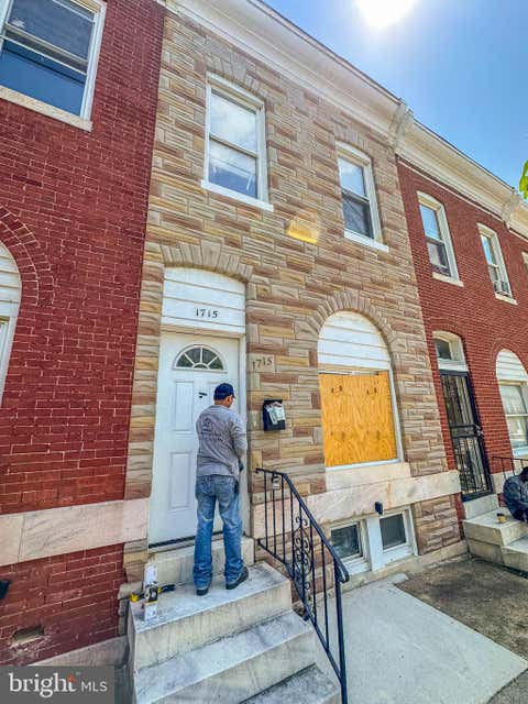 Townhouse For Sale - 1715 N Washington Street<br/> BALTIMORE, MD 21213