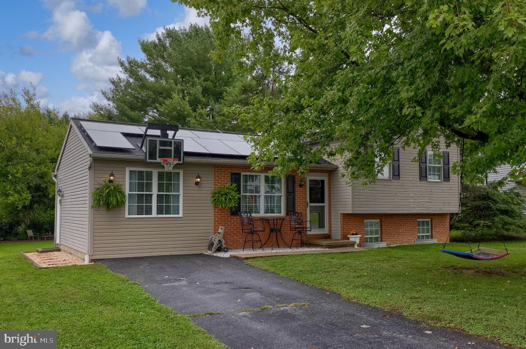 Photo of 1504 Mcfarland Drive, LANDISVILLE, PA 17538 (MLS # PALA2095804)