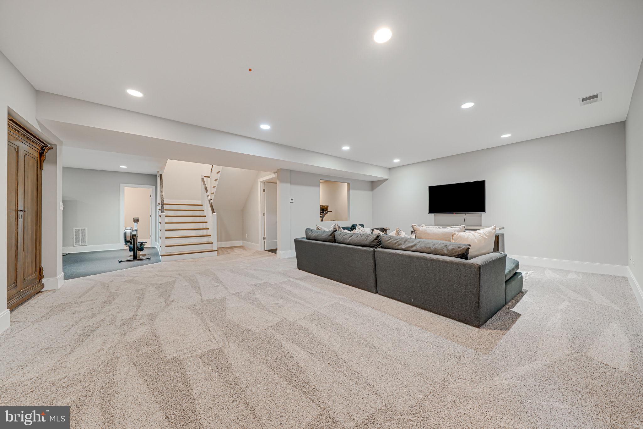 WEST VIENNA WOODS - Residential