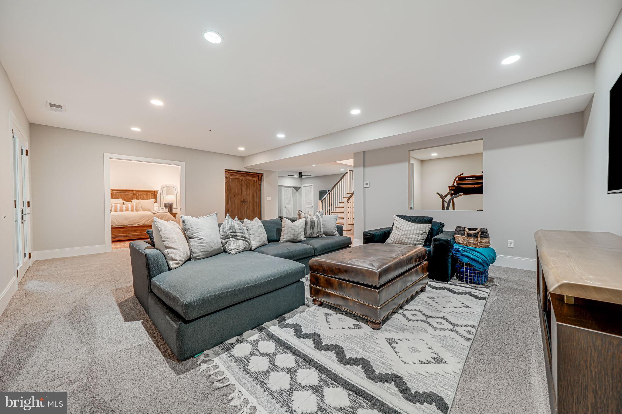 WEST VIENNA WOODS - Residential