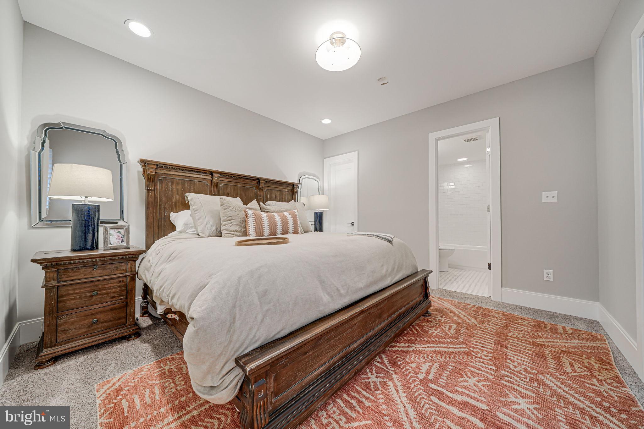 WEST VIENNA WOODS - Residential