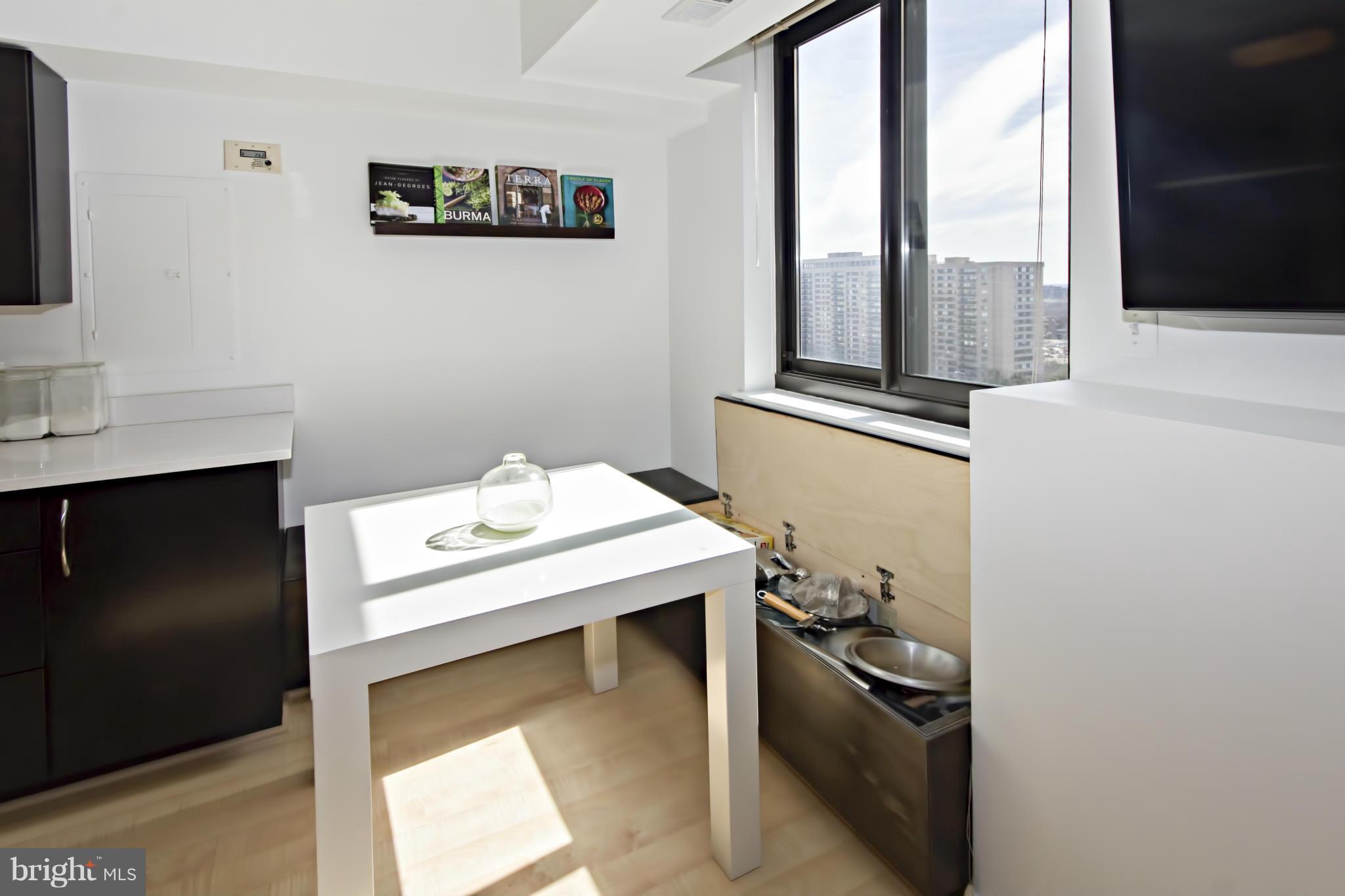 SKYLINE SQUARE CONDO - Residential