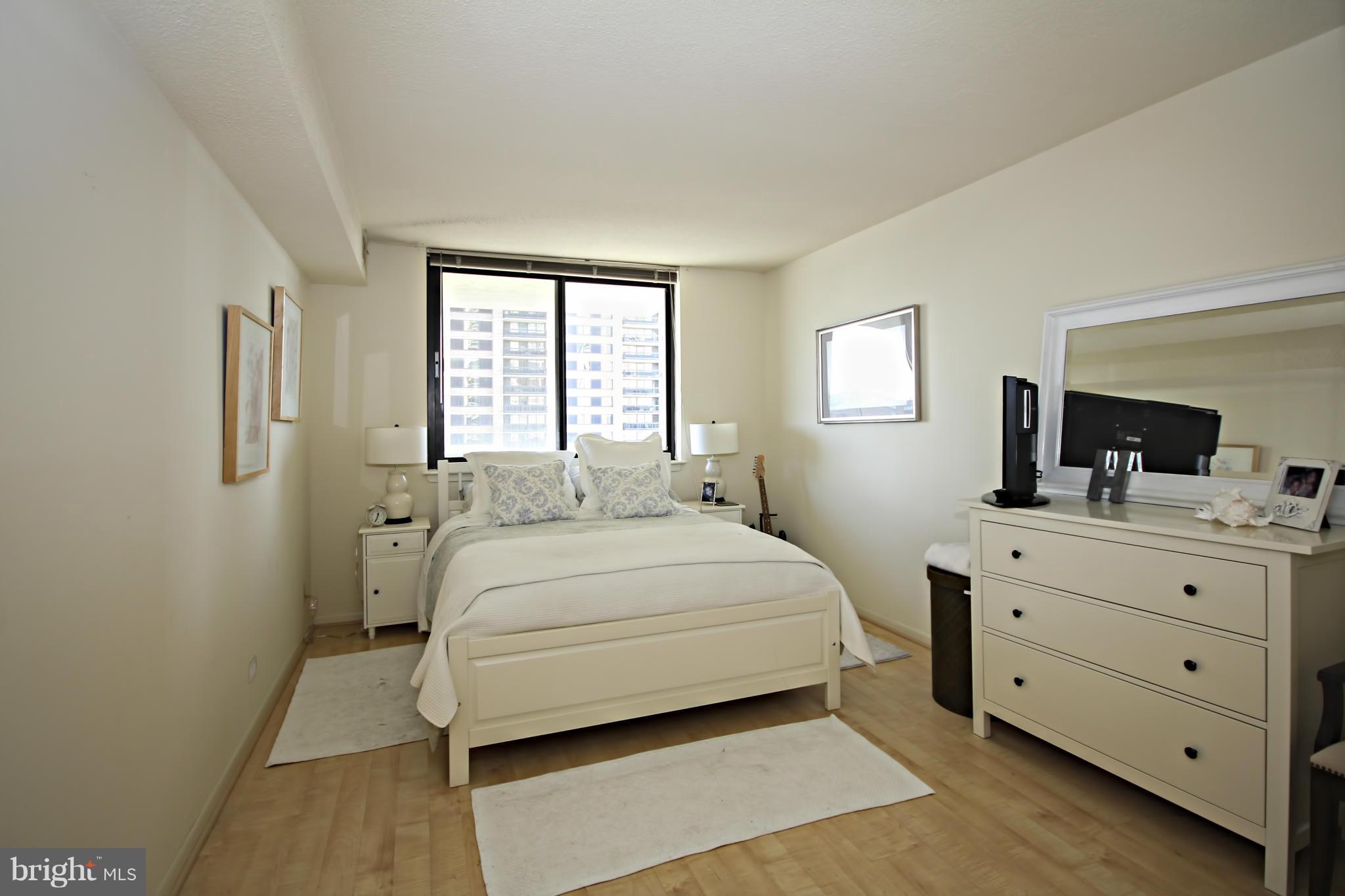 SKYLINE SQUARE CONDO - Residential