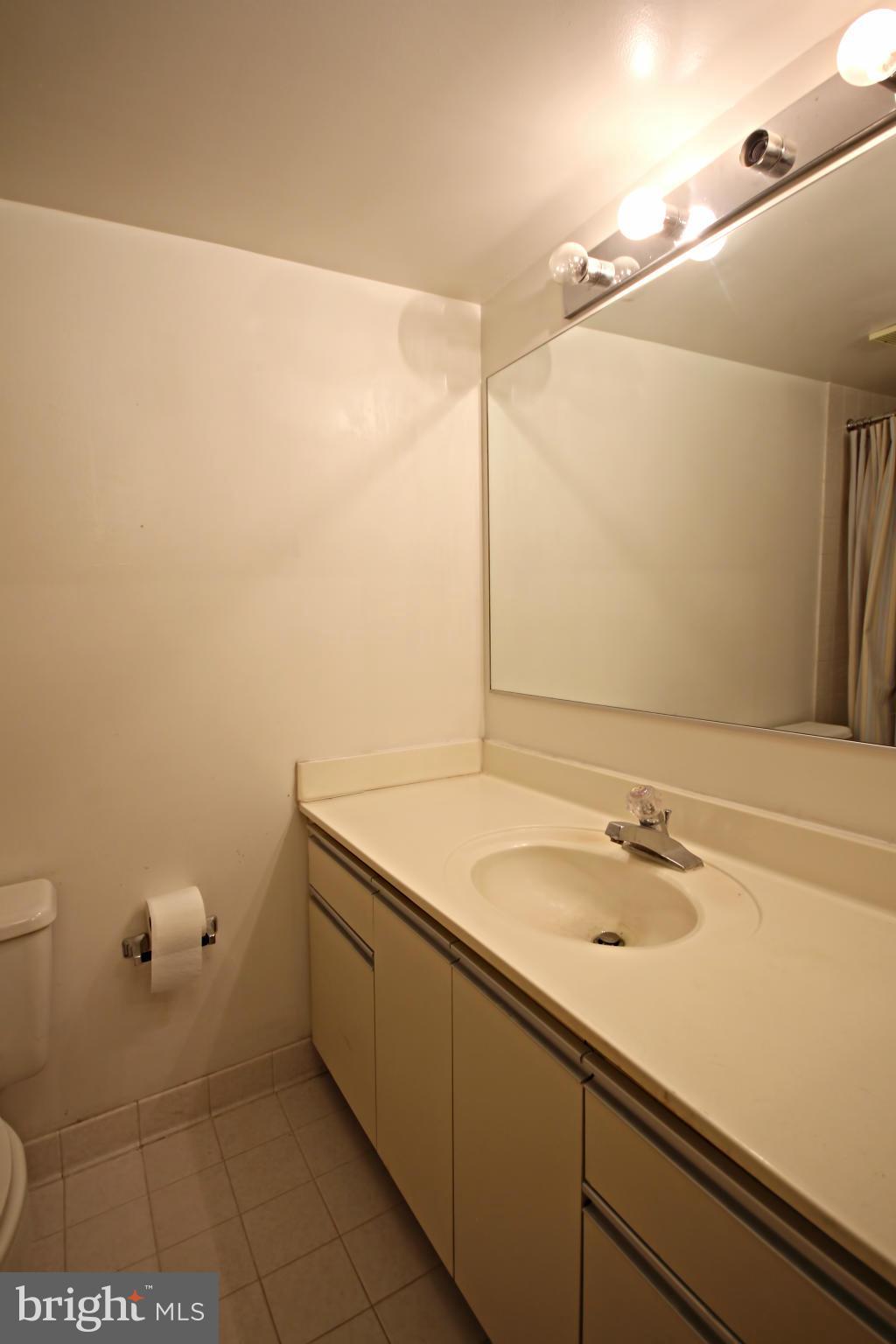 SKYLINE SQUARE CONDO - Residential