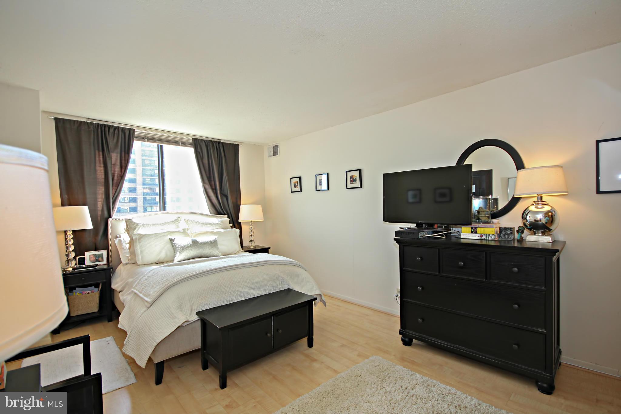 SKYLINE SQUARE CONDO - Residential