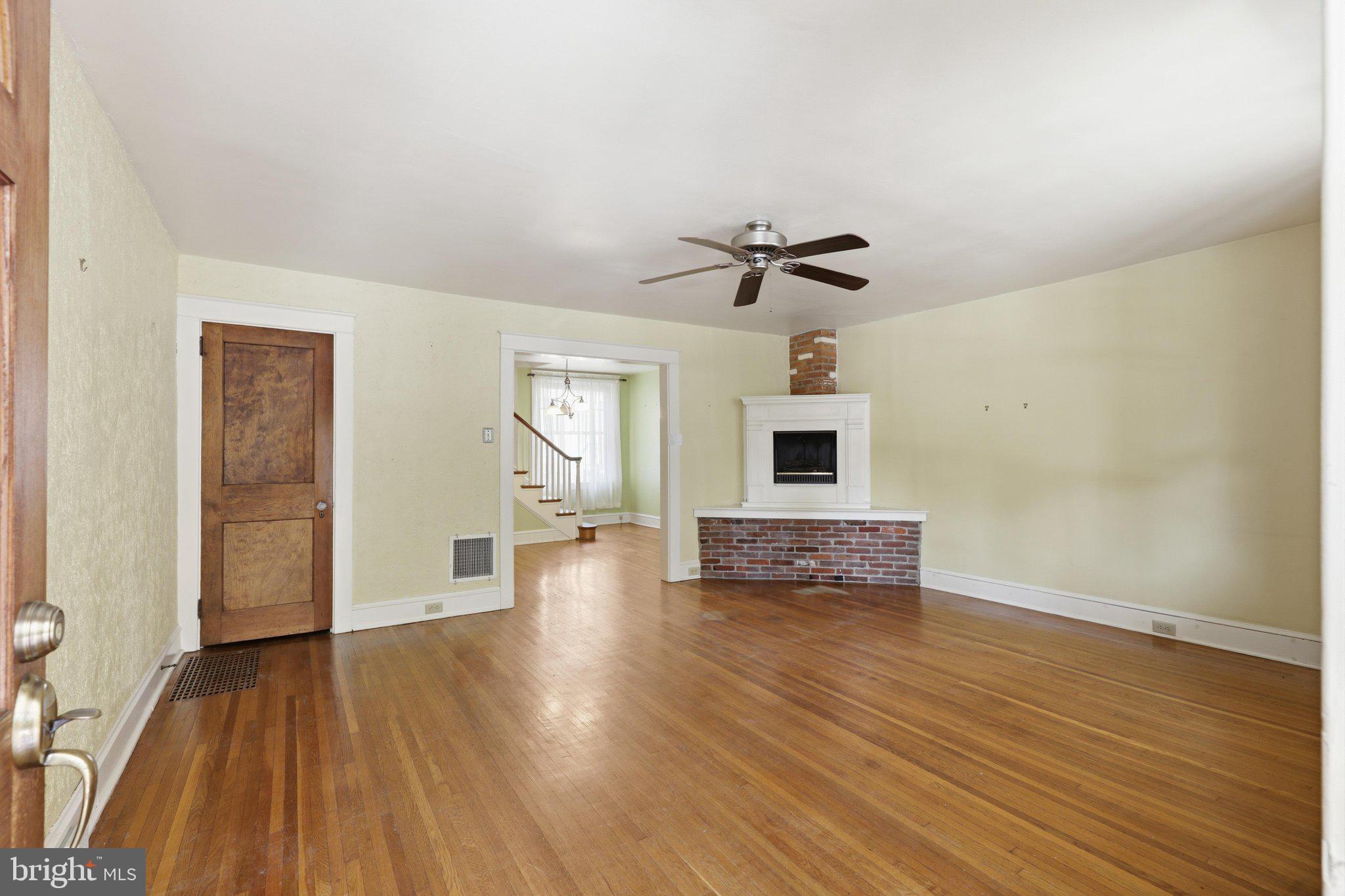 559 W WALNUT STREET