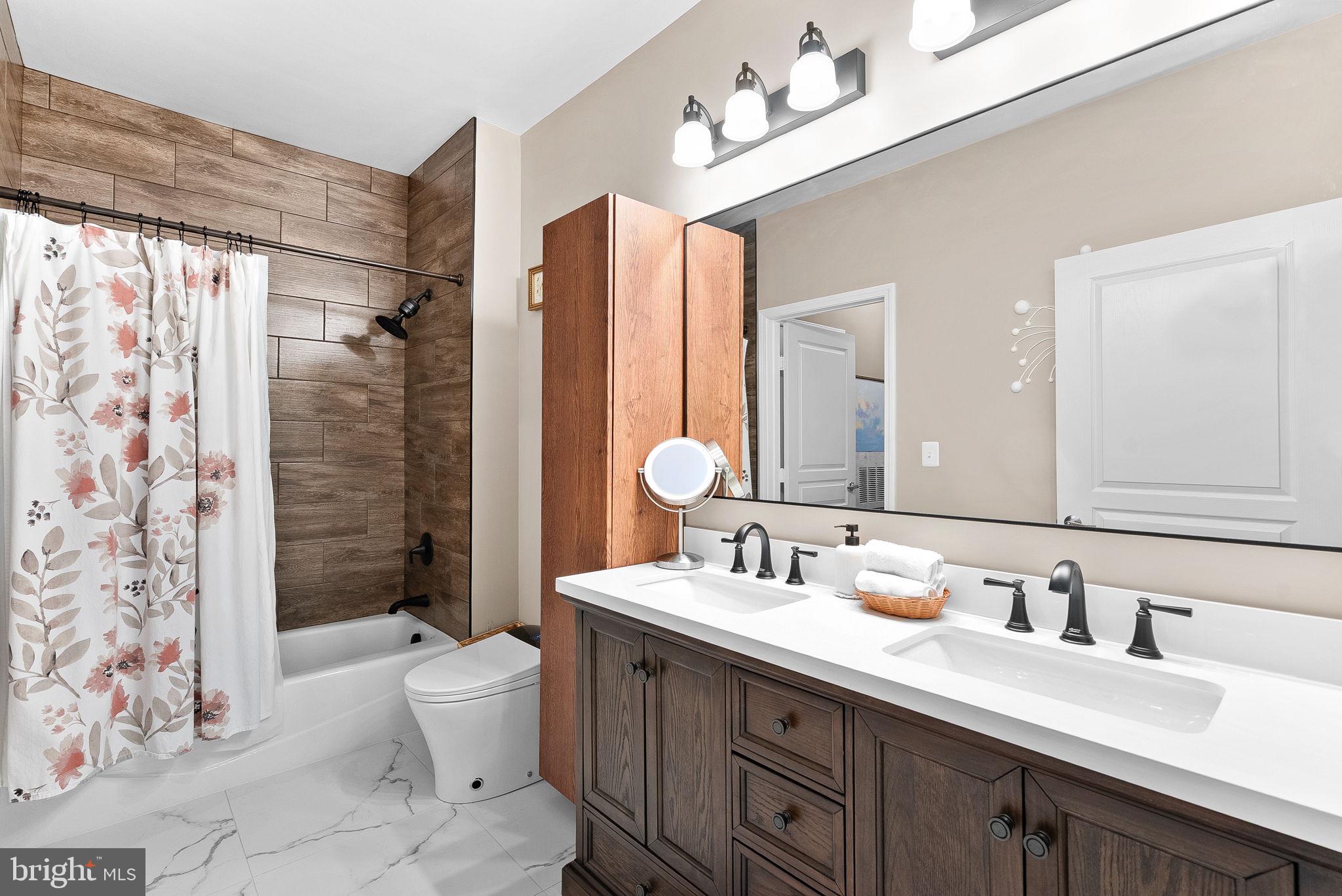 MARKET STREET AT TOWN CENTER - Residential