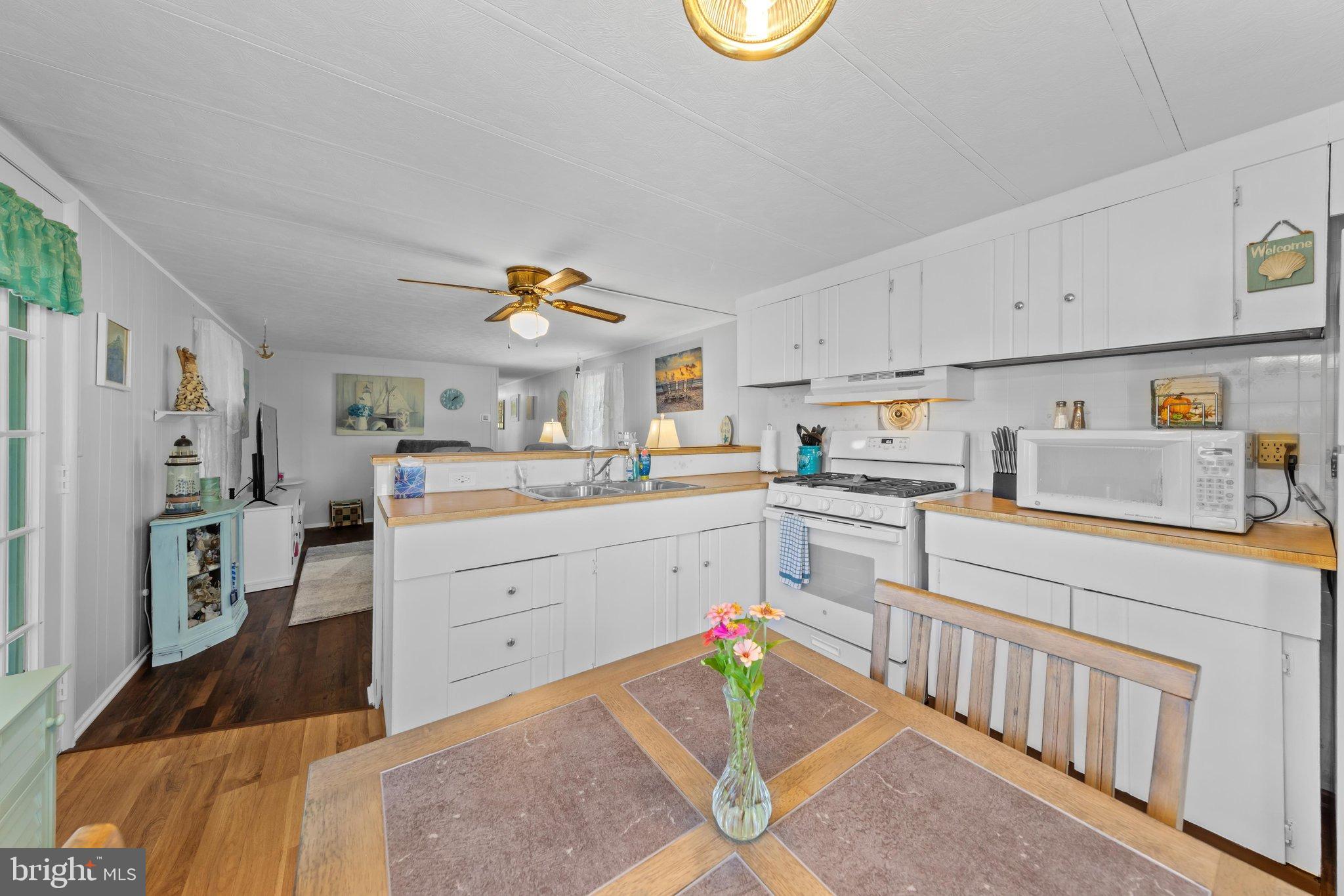 29 CANDLELIGHT LANE