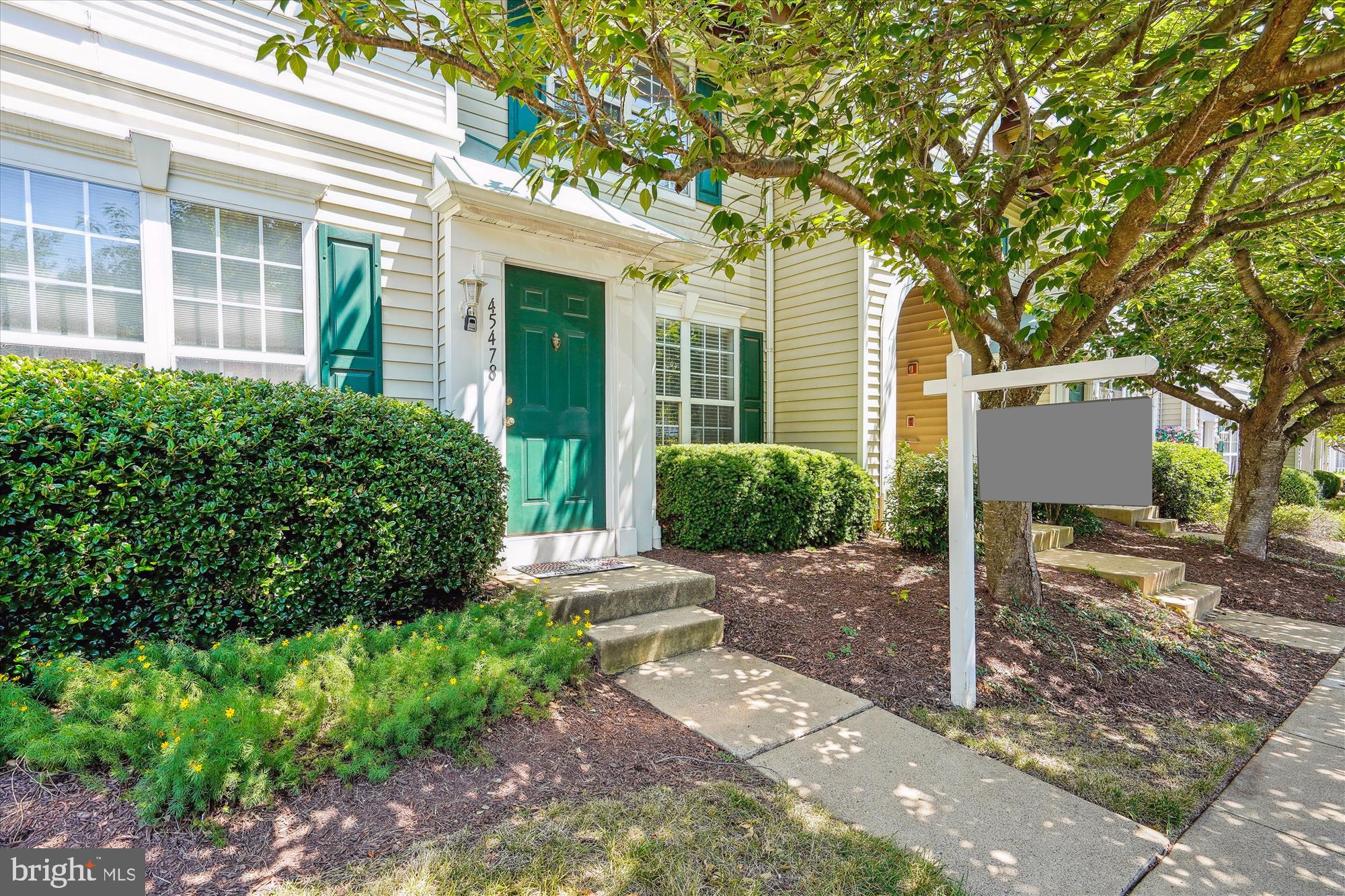 DOMINION STATION CONDOMINIUM - Residential Lease