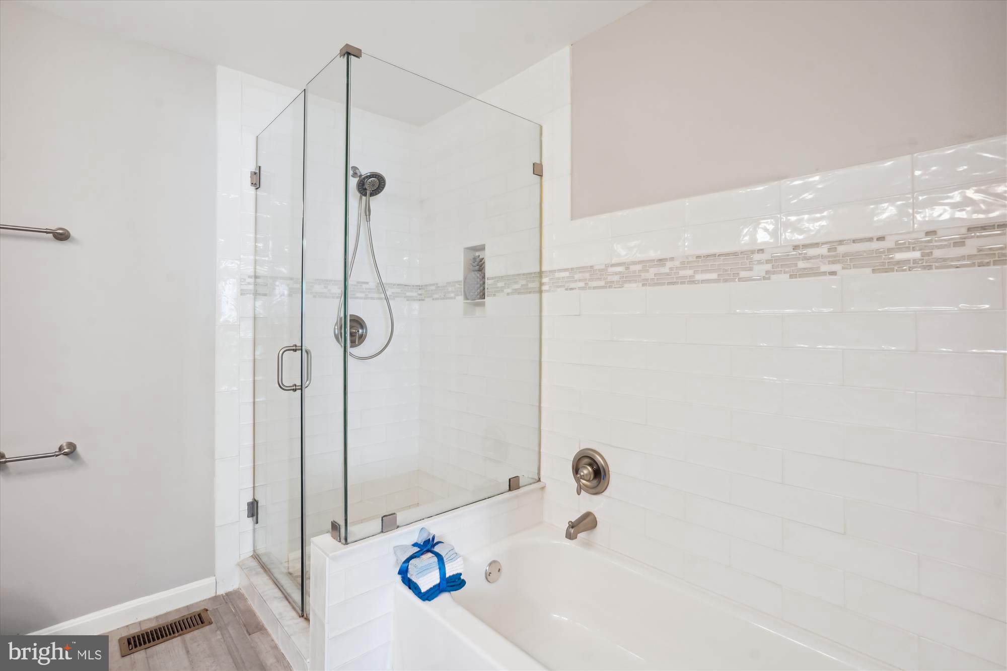 DOMINION STATION CONDOMINIUM - Residential Lease