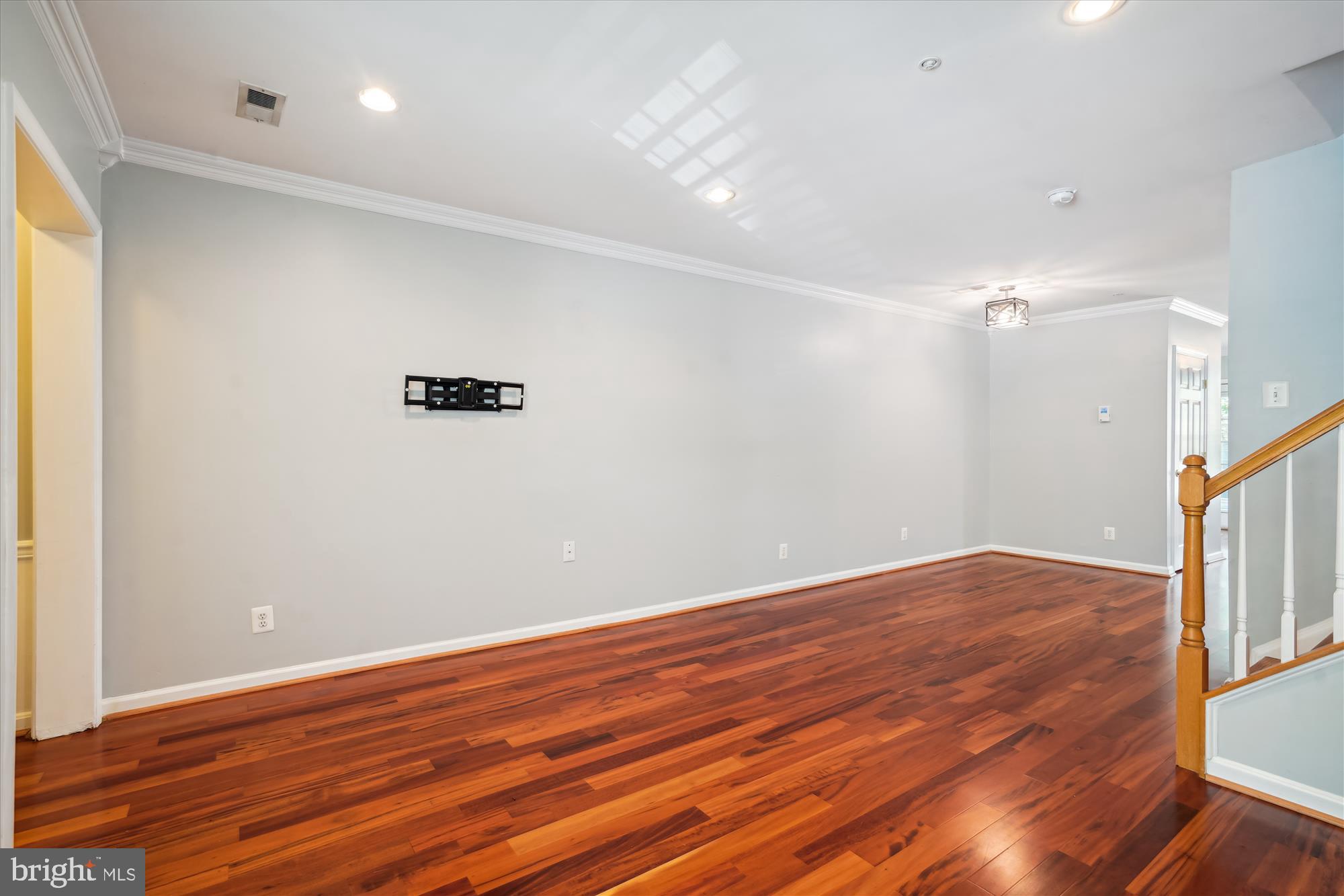 DOMINION STATION CONDOMINIUM - Residential Lease