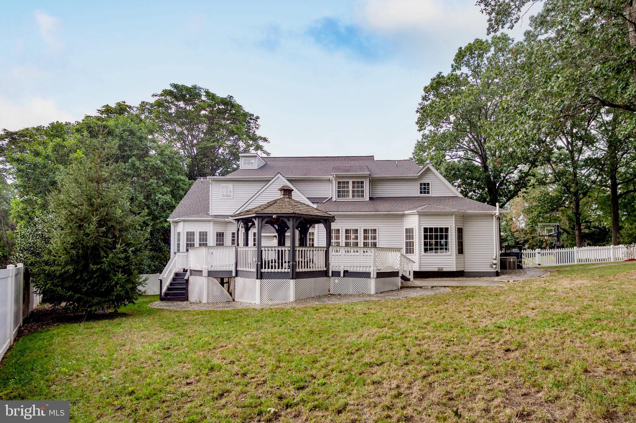 SUZANNE'S WAY - Residential