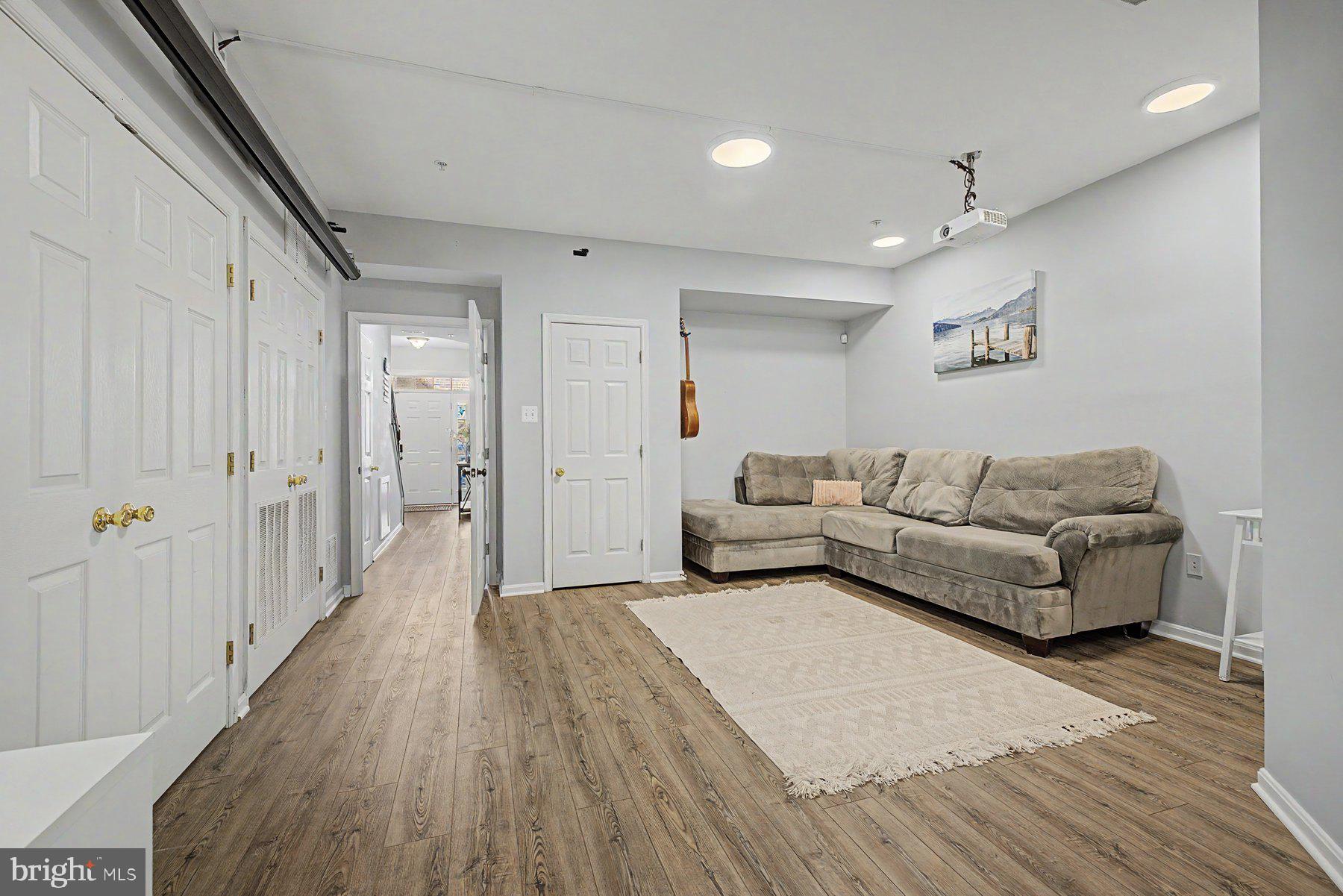 RIVERS EDGE - Residential