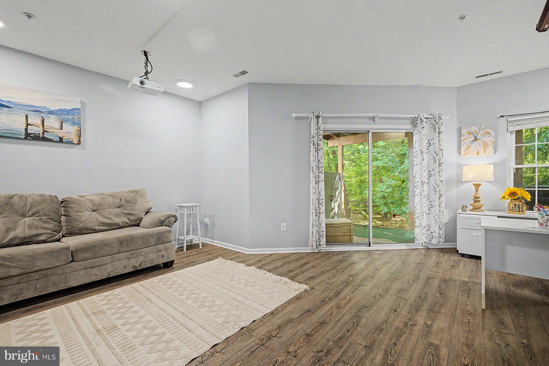 RIVERS EDGE - Residential