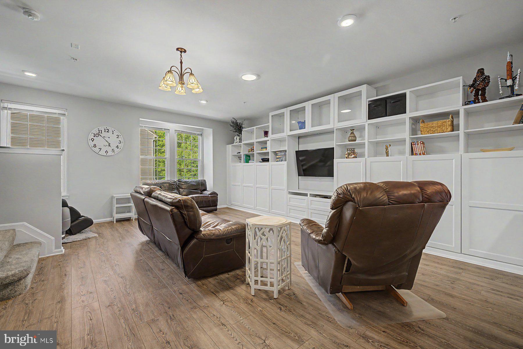RIVERS EDGE - Residential