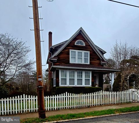 Homes For Sale - 1900 3rd Avenue<br/> POTTSVILLE, PA 17901