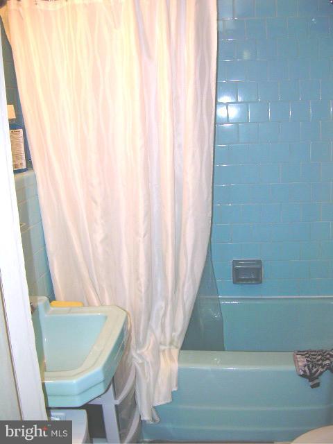 ADDISON HEIGHTS - Residential Income