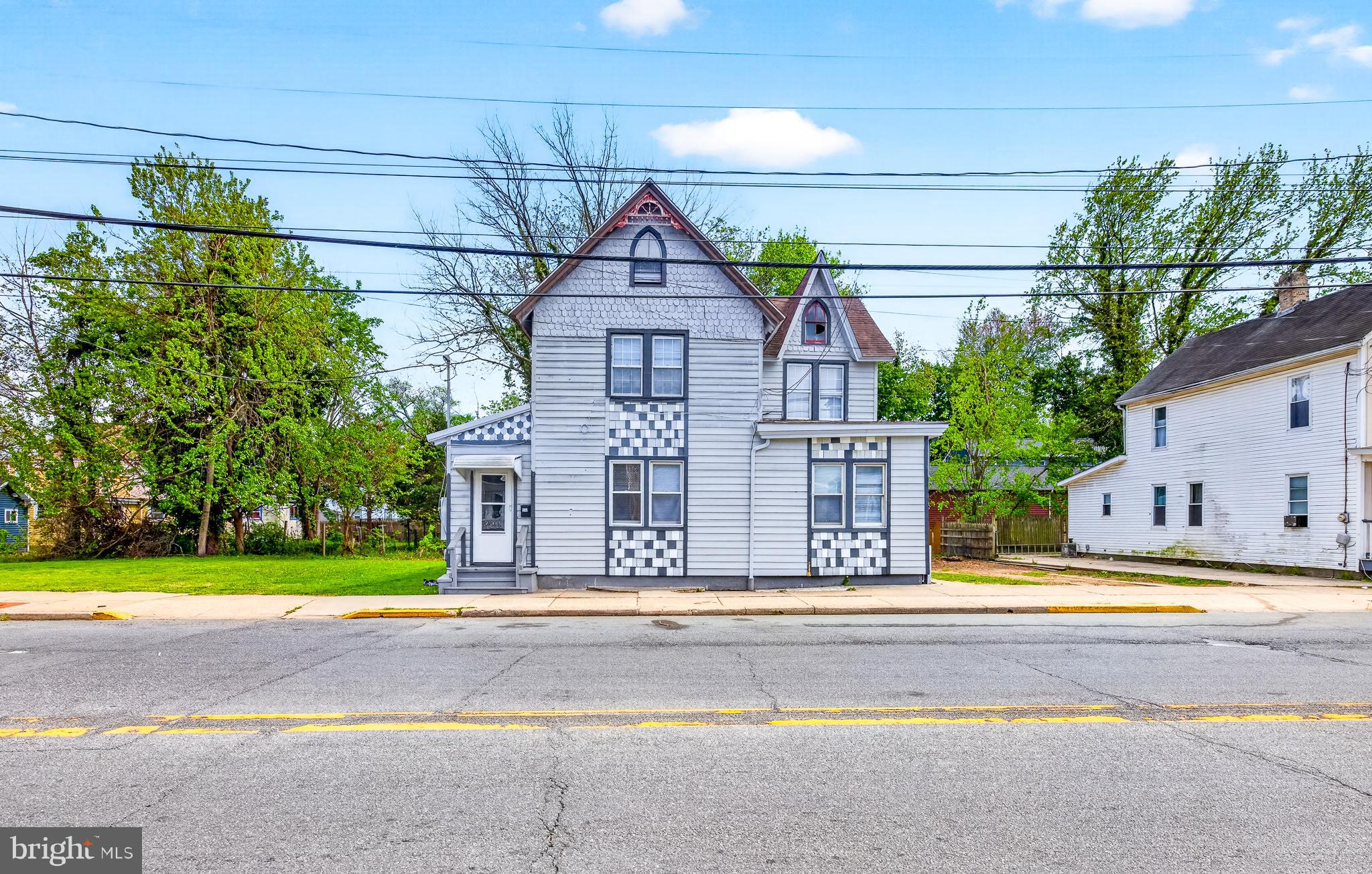 214 W DIVISION STREET