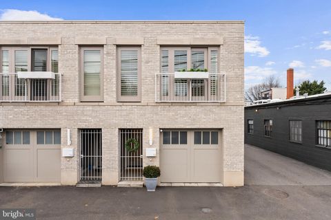 32 KINGS COURT SE WASHINGTON DC 20003