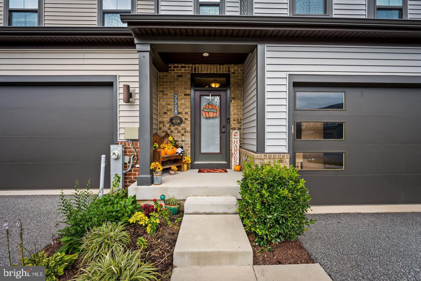 7728 PESTLE LANE