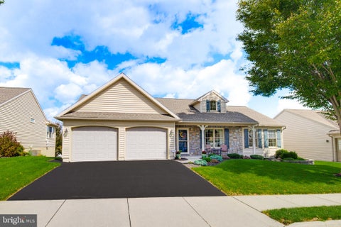 Photo of 724 Heather Rdg Rdg, MANHEIM, PA 17545 (MLS # PALA2096694)
