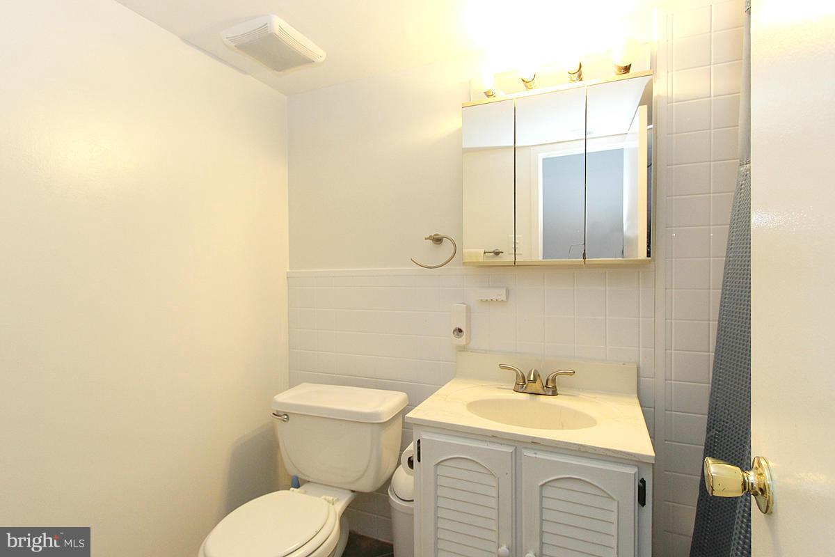 CANTERBURY SQUARE - Residential Lease