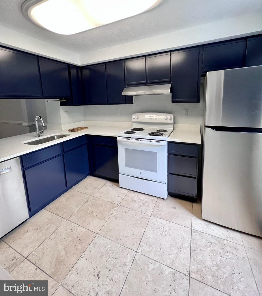 GUNNERS LAKE VILLAGE - Residential Lease