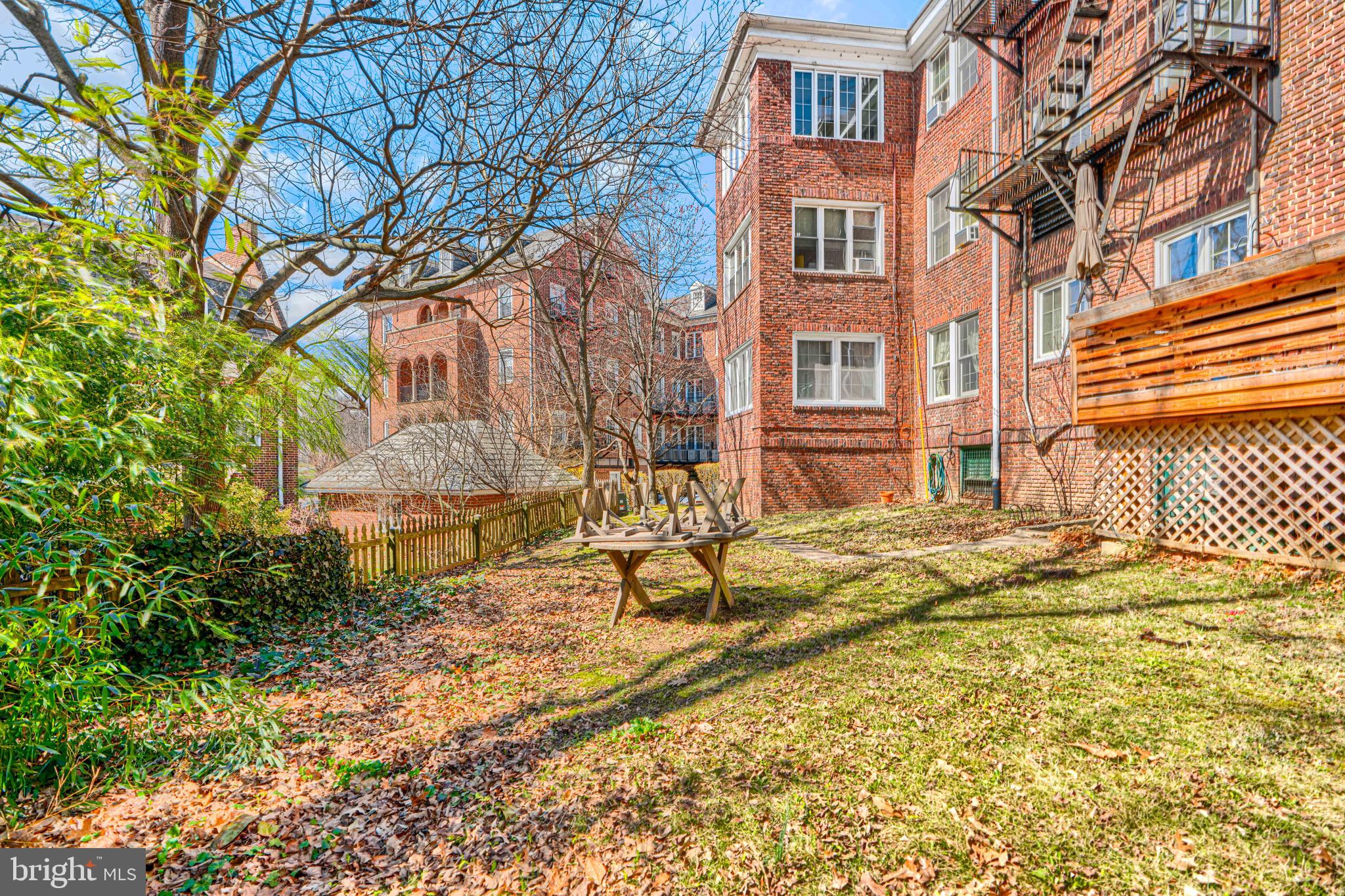 ROLAND PARK - Residential